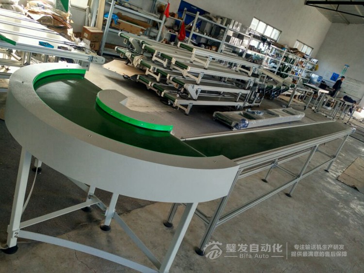 180度轉(zhuǎn)彎機銜接直線輸送機